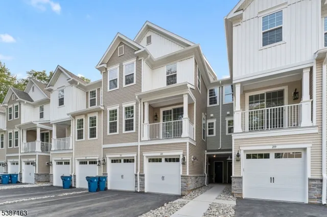 $879,000 | 221 Myrtle Road, Warren, NJ 07059