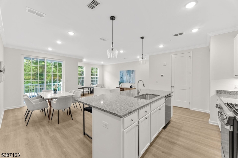 221 Myrtle Road Warren, NJ 07059 - Photo 8 of 37