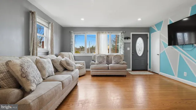 $470,000 | 115 West Seminary Avenue, Lutherville-Timonium, MD 21093