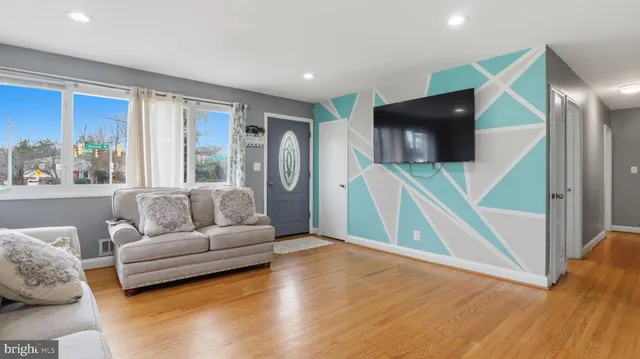 $470,000 | 115 West Seminary Avenue, Lutherville-Timonium, MD 21093