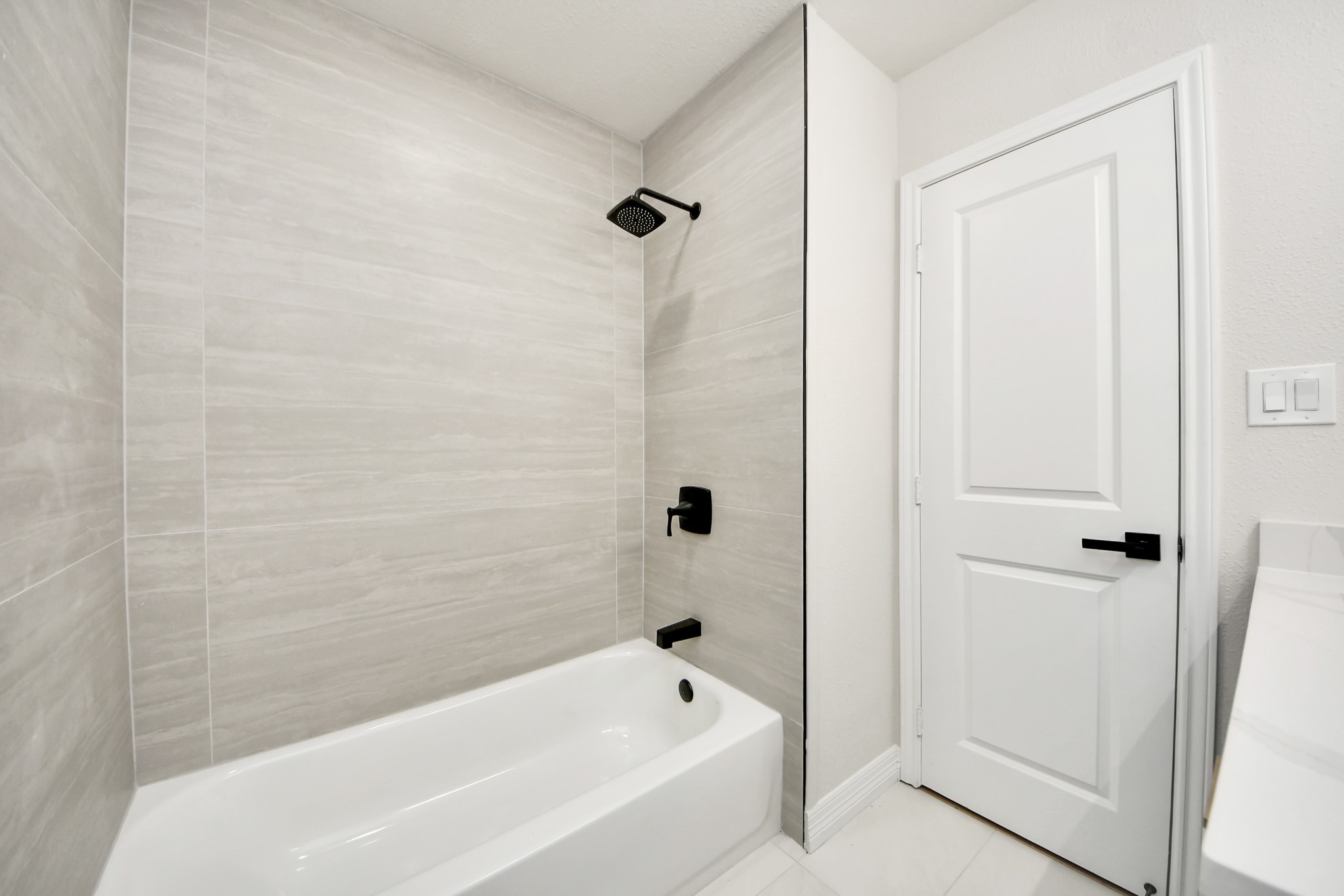 4311 Goldfinch Street Houston, TX 77035 - Photo 35 of 40 a bathroom with a bathtub