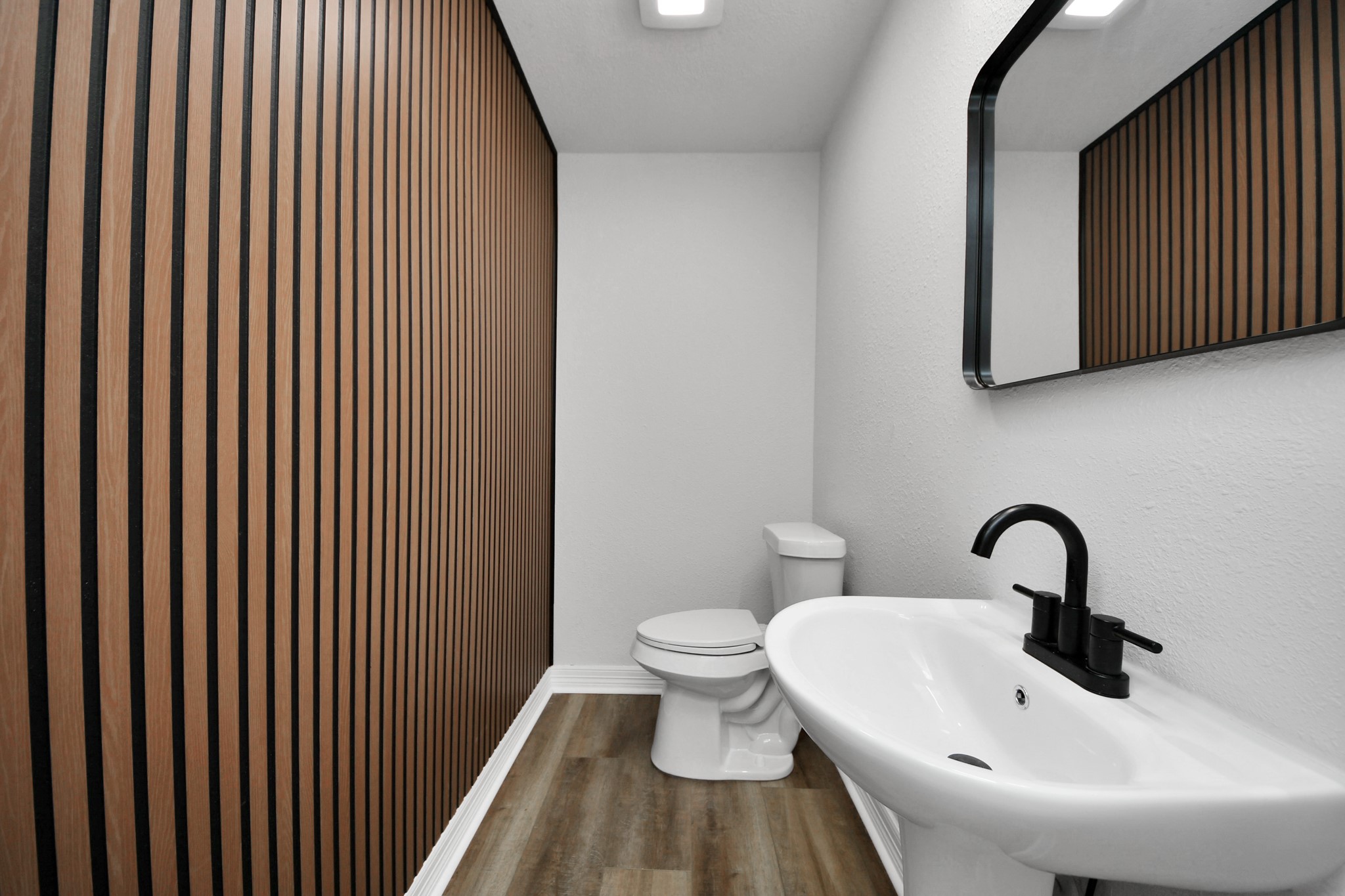 4311 Goldfinch Street Houston, TX 77035 - Photo 36 of 40 a bathroom with a sink and a toilet