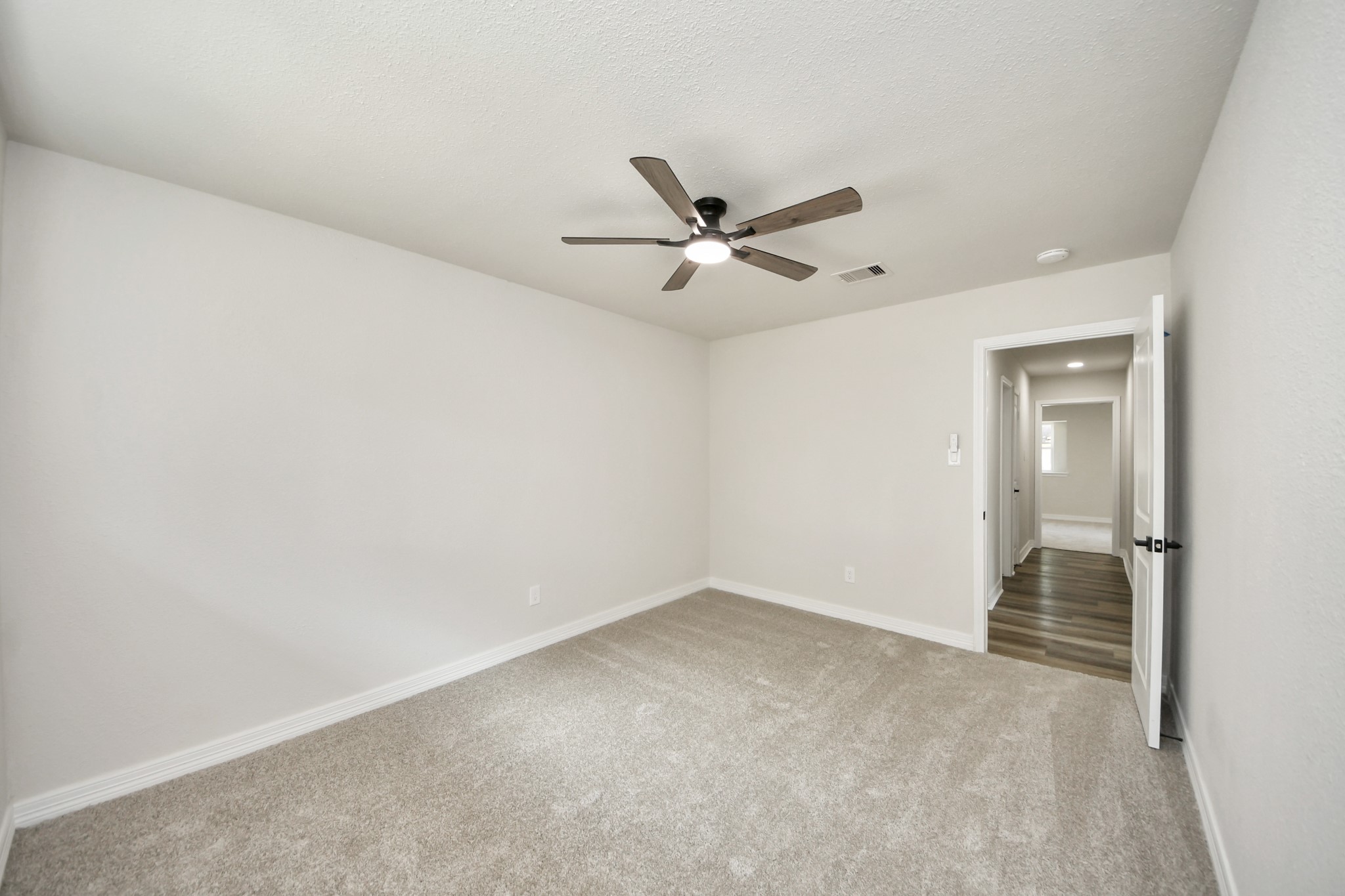 4311 Goldfinch Street Houston, TX 77035 - Photo 38 of 40 an empty room with a ceiling fan and a window