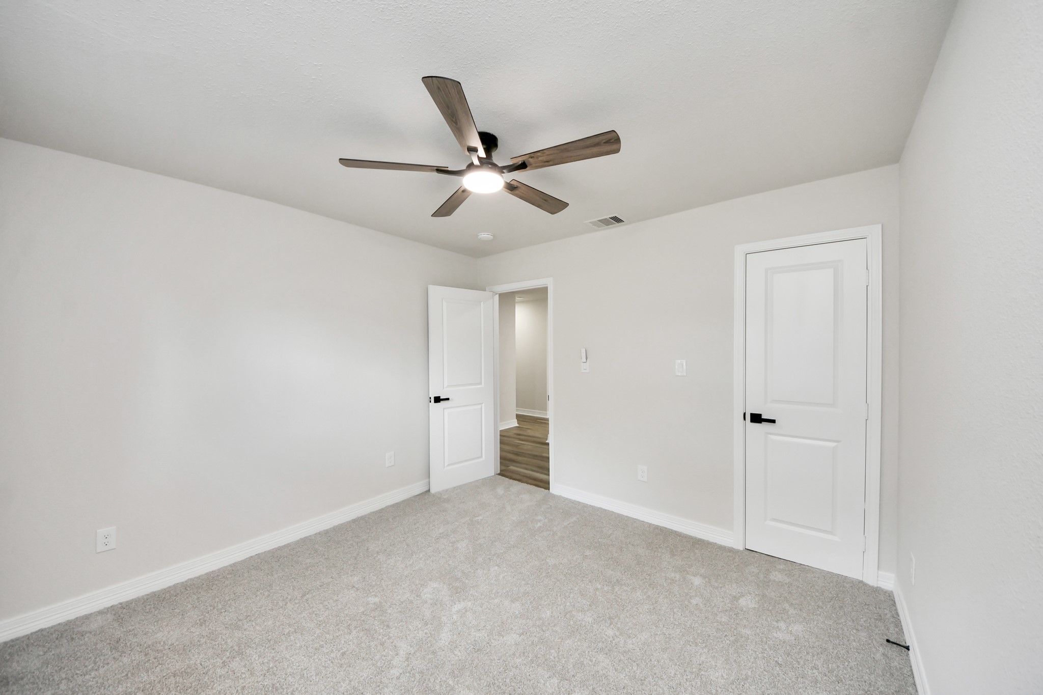 4311 Goldfinch Street Houston, TX 77035 - Photo 8 of 40 a view of an empty room