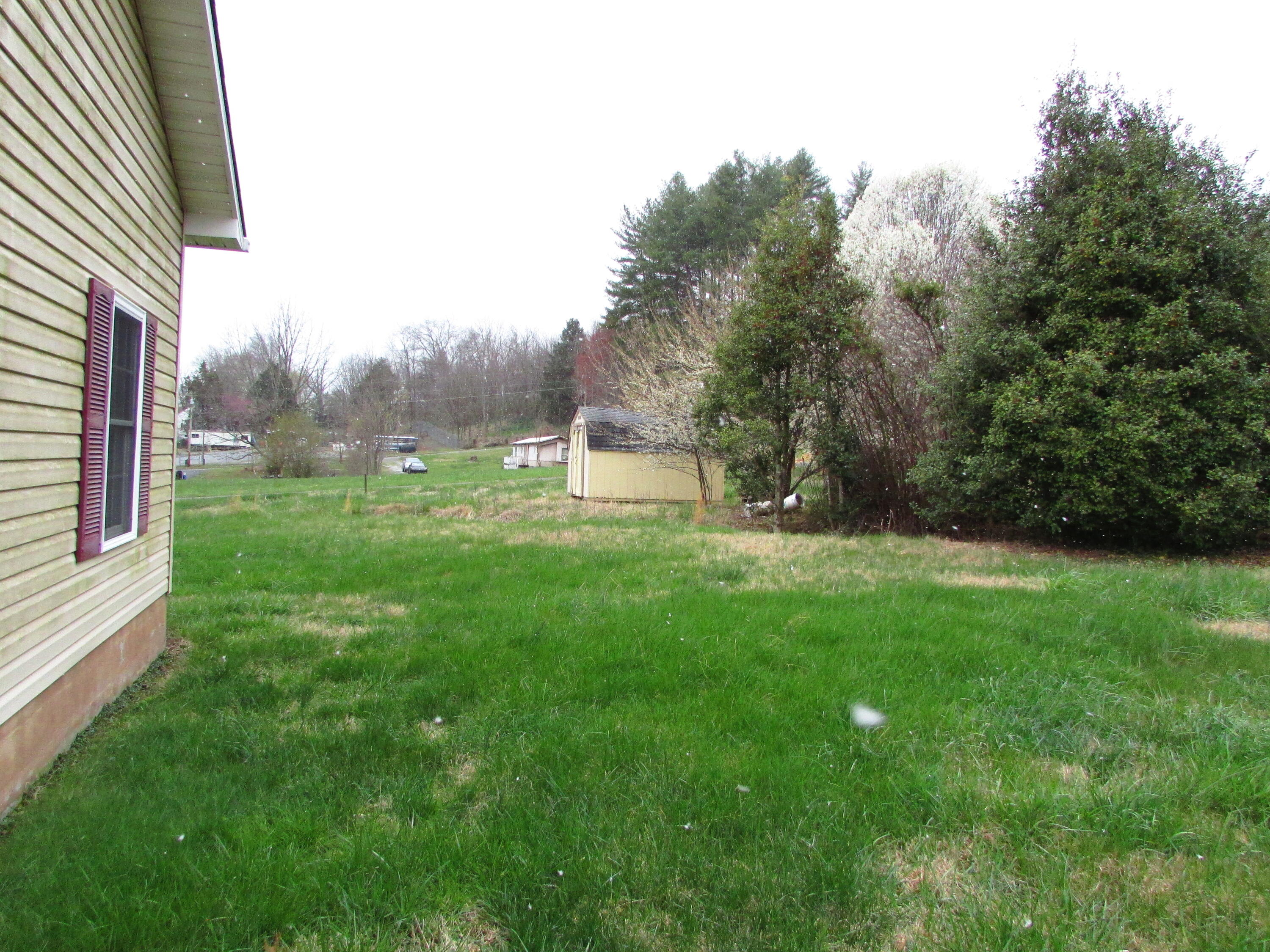 103 Bernie Lewis Road Elizabethton, TN 37643 - Photo 13 of 15 103 Bernie Lewis Road Elizabethton TN 37