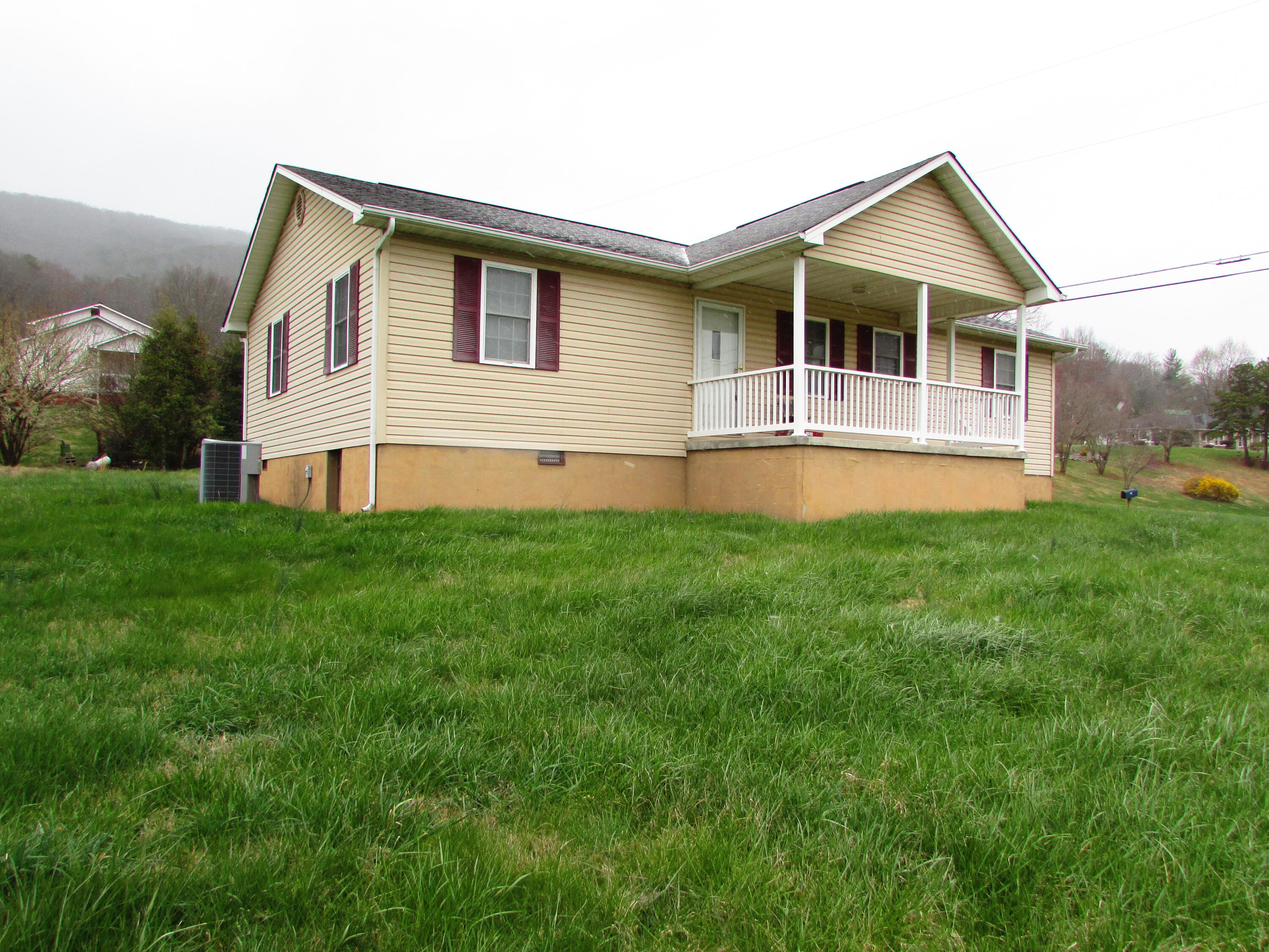 103 Bernie Lewis Road Elizabethton, TN 37643 - Photo 2 of 15 103 Bernie Lewis Road Elizabethton TN 37