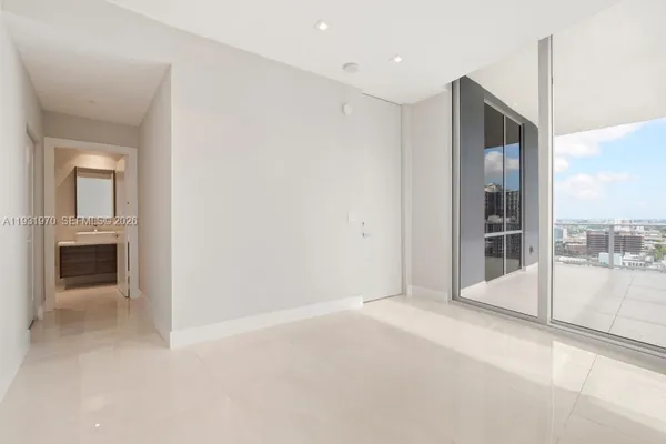 $6,600 | 1010 Southwest 2nd Avenue, Unit PH03, Miami, FL 33130