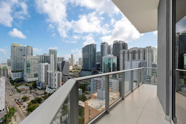 $6,600 | 1010 Southwest 2nd Avenue, Unit PH03, Miami, FL 33130