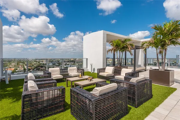 $6,600 | 1010 Southwest 2nd Avenue, Unit PH03, Miami, FL 33130