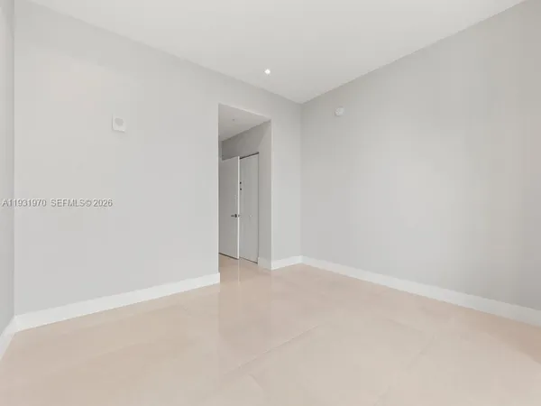 $6,600 | 1010 Southwest 2nd Avenue, Unit PH03, Miami, FL 33130