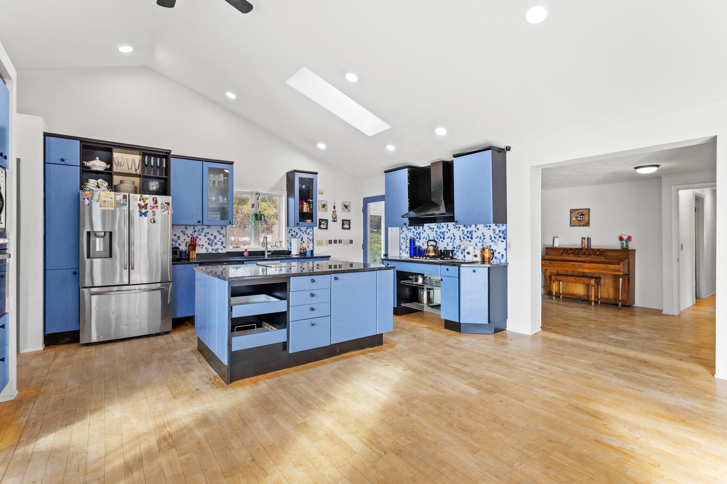 342 Lyndeborough Road New Boston, NH 03070 - Photo 9 of 60