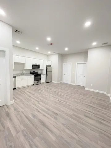 $1,800 | 62 Lowell Street, Unit 5, Manchester, NH 03101