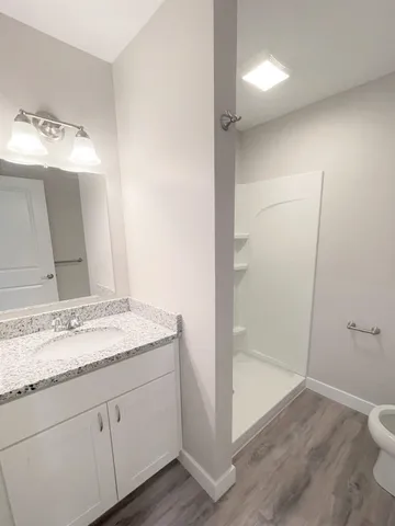 $1,800 | 62 Lowell Street, Unit 5, Manchester, NH 03101