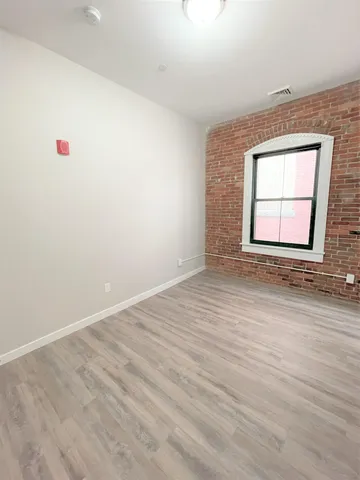 $1,800 | 62 Lowell Street, Unit 5, Manchester, NH 03101