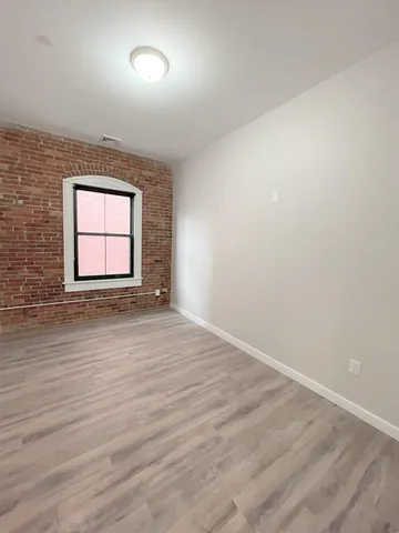 $1,800 | 62 Lowell Street, Unit 5, Manchester, NH 03101