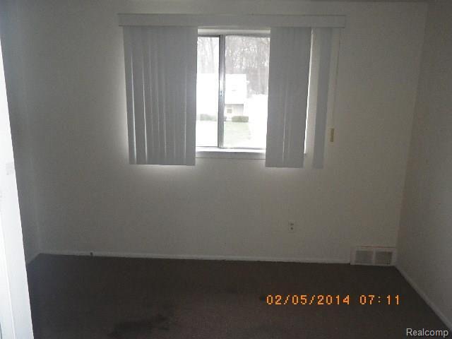 23640 Rockingham Street Southfield, MI 48033 - Photo 15 of 16 IMGP1438.jpg