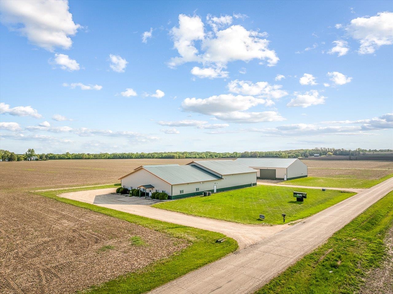 11635 Wange Road Capron, IL 61012 - Photo 2 of 57