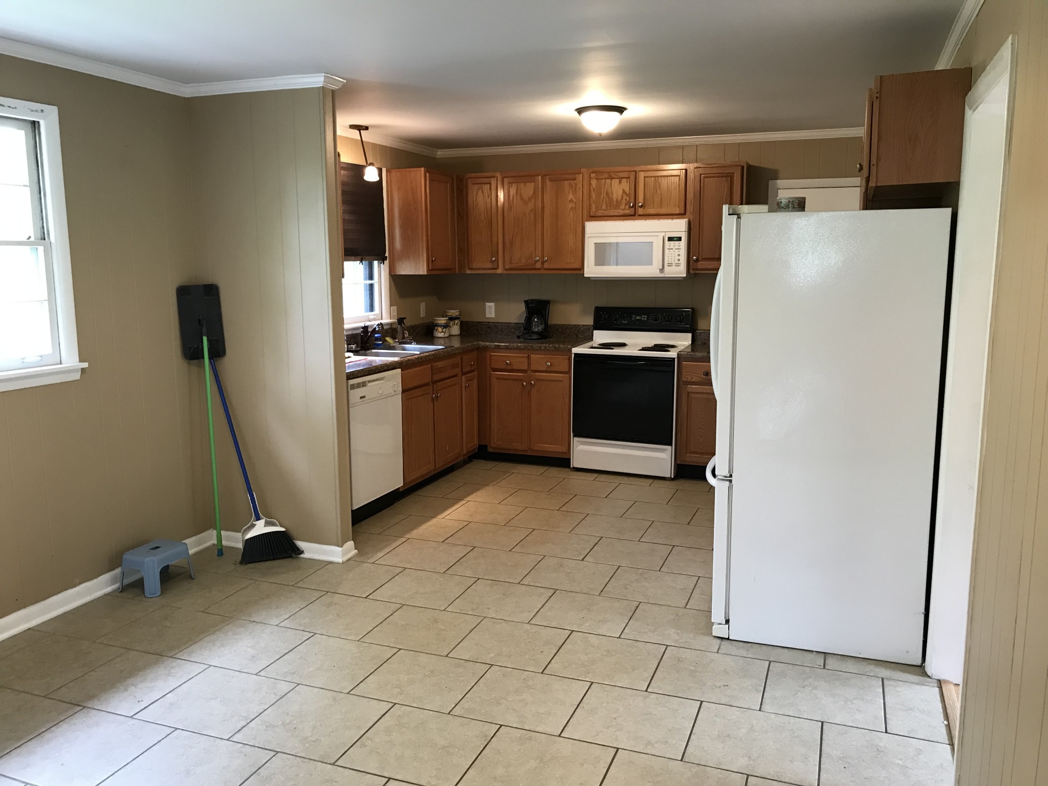 550 Bell Road Antioch, TN 37013 - Photo 3 of 18 Gallery Image 3