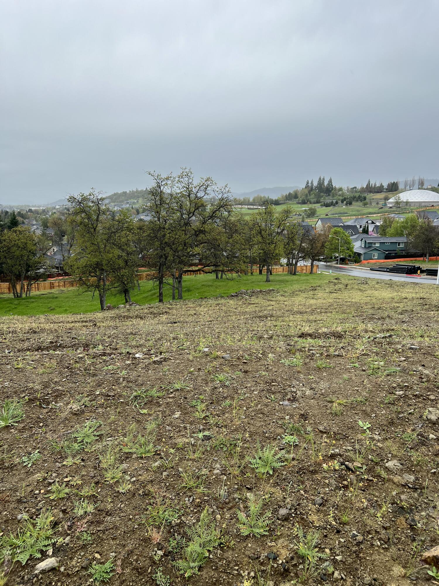 481 Quail Hollow, Unit 92 Eagle Point, OR 97524 - Photo 5 of 7 a view of outdoor space and city view