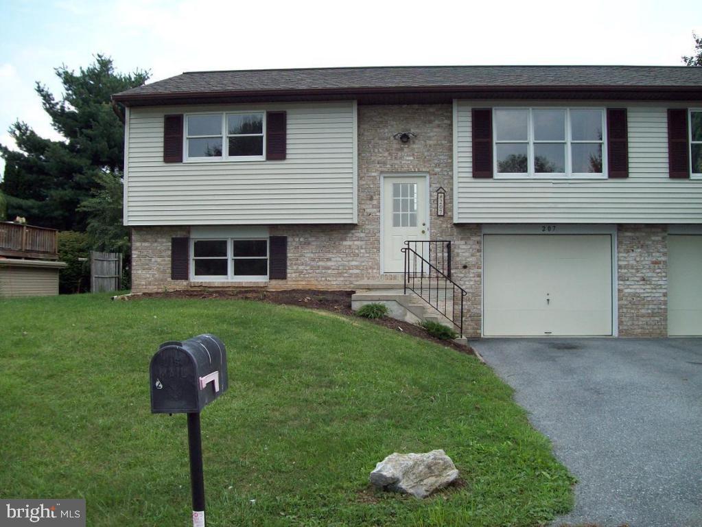 207 Manor Ridge Drive Akron, PA 17501 - Photo 1 of 17