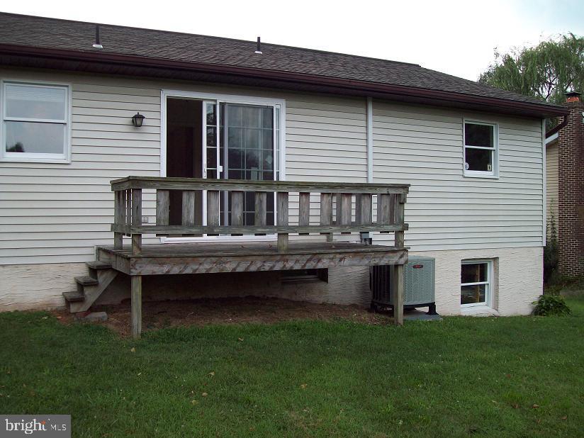 207 Manor Ridge Drive Akron, PA 17501 - Photo 2 of 17