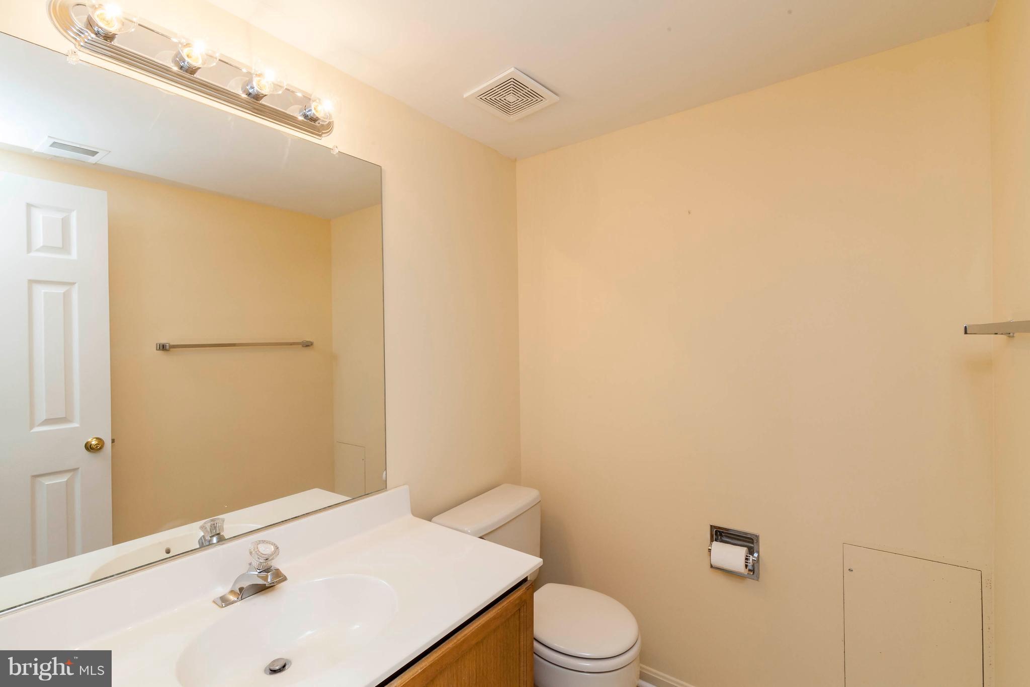 8309 Ridge Crossing Lane Springfield, VA 22152 - Photo 12 of 15 Hall Bath