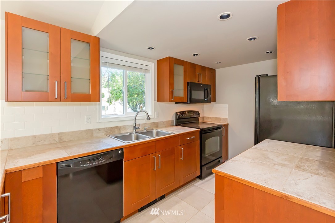 2913 Rocky Point Road Northwest Bremerton, WA 98312 - Photo 4 of 15 Gallery Image 4
