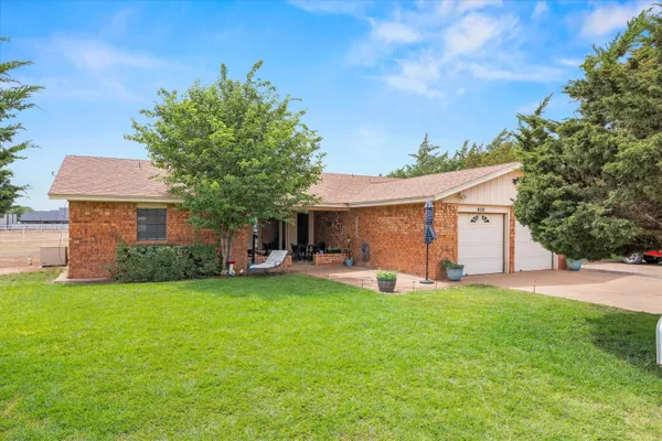 $260,000 | 916 South Fm 3261 Road, Levelland, TX 79336