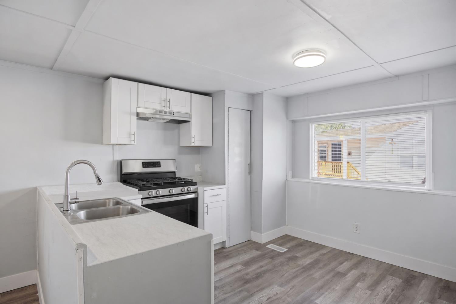 5508 Keith Court, Unit 19 Turlock, CA 95382 - Photo 2 of 13 a kitchen with a stove a sink and a refrigerator