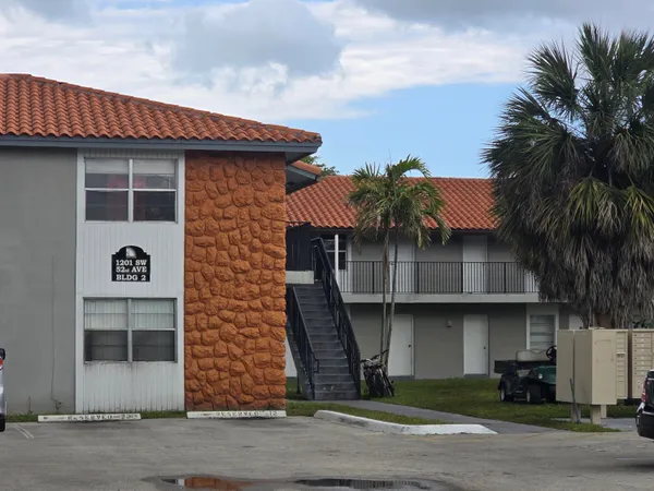 $2,350 | 1201 Southwest 52nd Avenue, Unit 2022, North Lauderdale, FL 33068