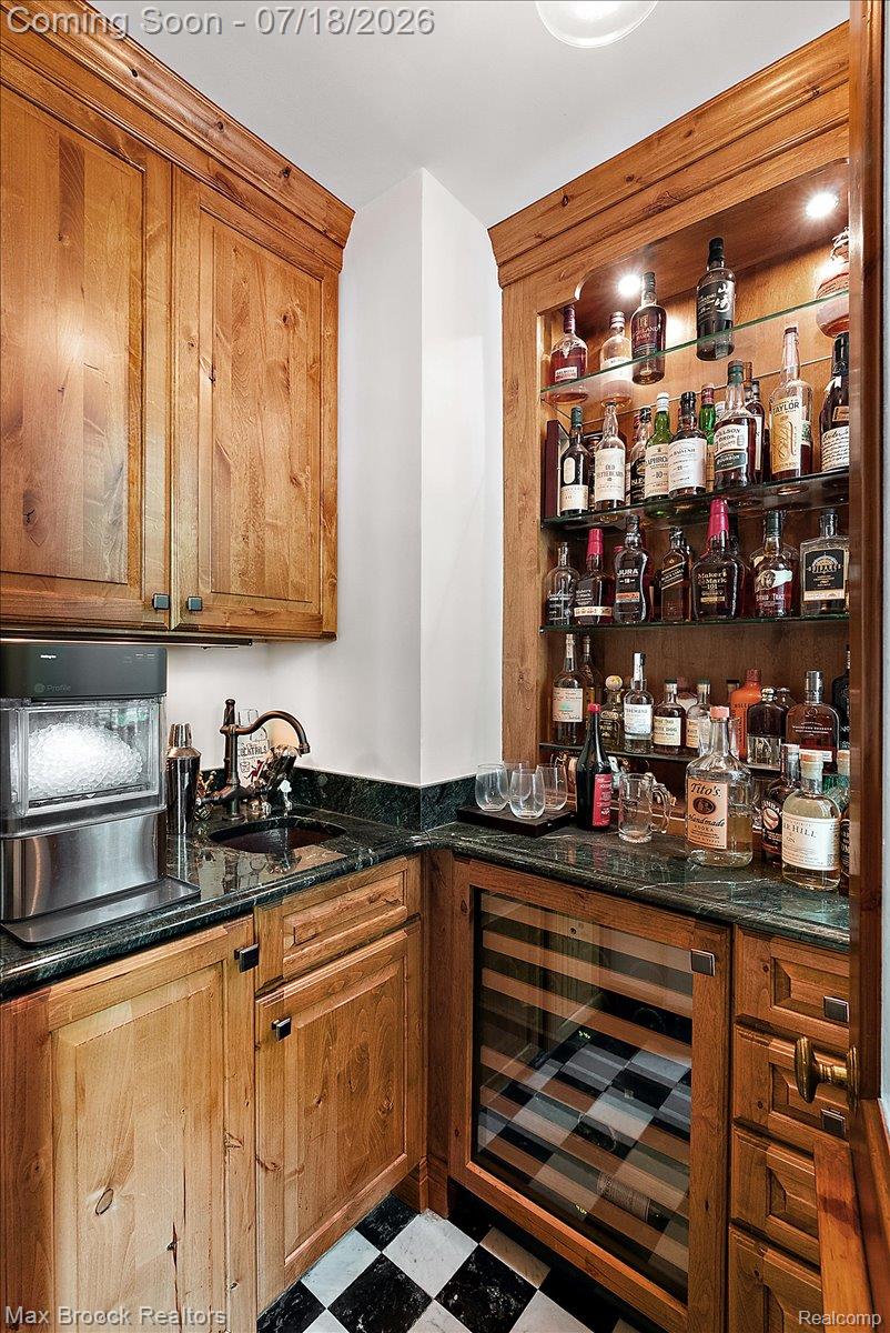 294 Lincoln Road Grosse Pointe, MI 48230 - Photo 18 of 84 Built-in wet bar in library