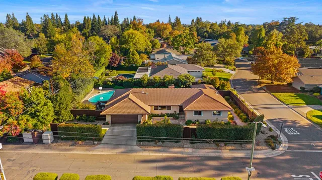 a front view of house with yard