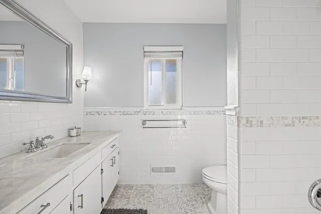 a view of a back yard of the house