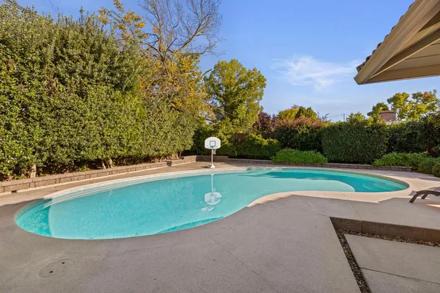 $975,000 | 4240 Fair Oaks Boulevard, Sacramento, CA 95864