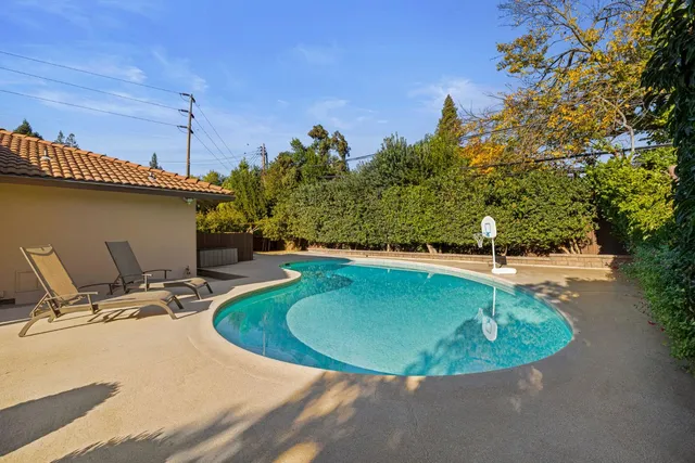 $975,000 | 4240 Fair Oaks Boulevard, Sacramento, CA 95864