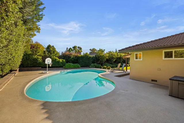 $975,000 | 4240 Fair Oaks Boulevard, Sacramento, CA 95864