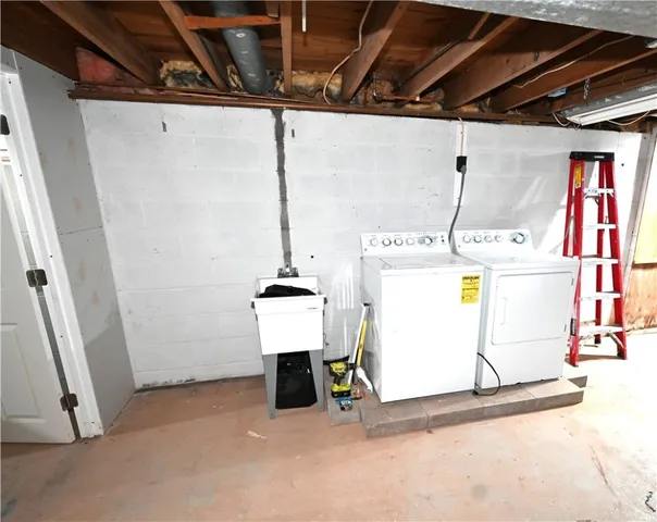 $1,975 | 1093 Washington Street, Ogden, NY 14559