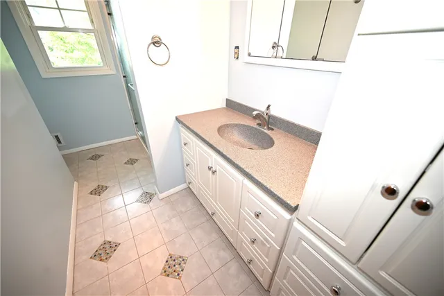 $1,975 | 1093 Washington Street, Ogden, NY 14559