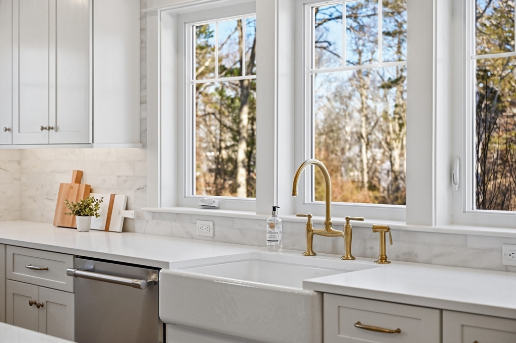 21 Seneca Lane Sandwich, MA 02563 - Photo 14 of 37