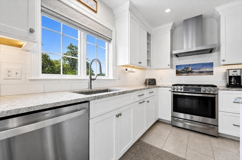 62 Gilson Road Scituate, MA 02066 - Photo 8 of 42 Gallery Image 8