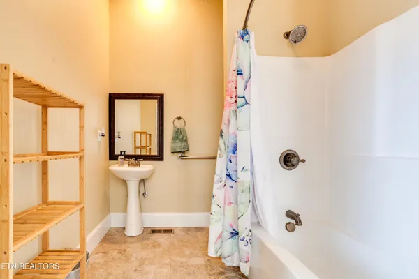 $850,000 | 1903 Hickory Point Lane, Maynardville, TN 37807