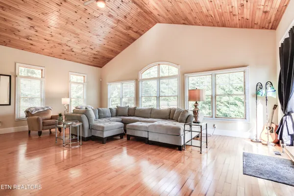 $850,000 | 1903 Hickory Point Lane, Maynardville, TN 37807