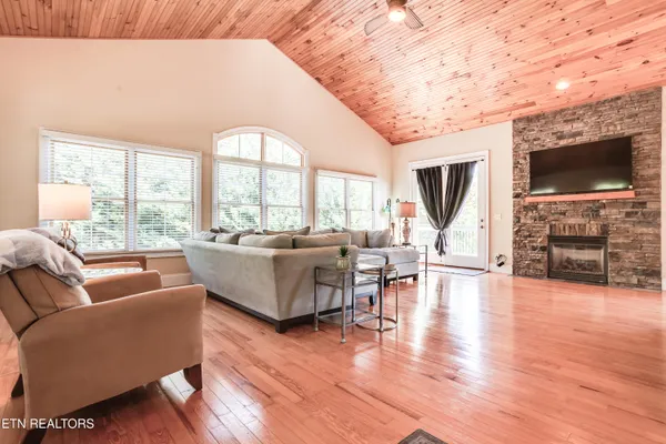 $850,000 | 1903 Hickory Point Lane, Maynardville, TN 37807