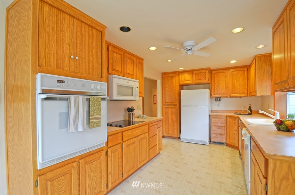 18225 Bellflower Road Bothell, WA 98012 - Photo 12 of 24