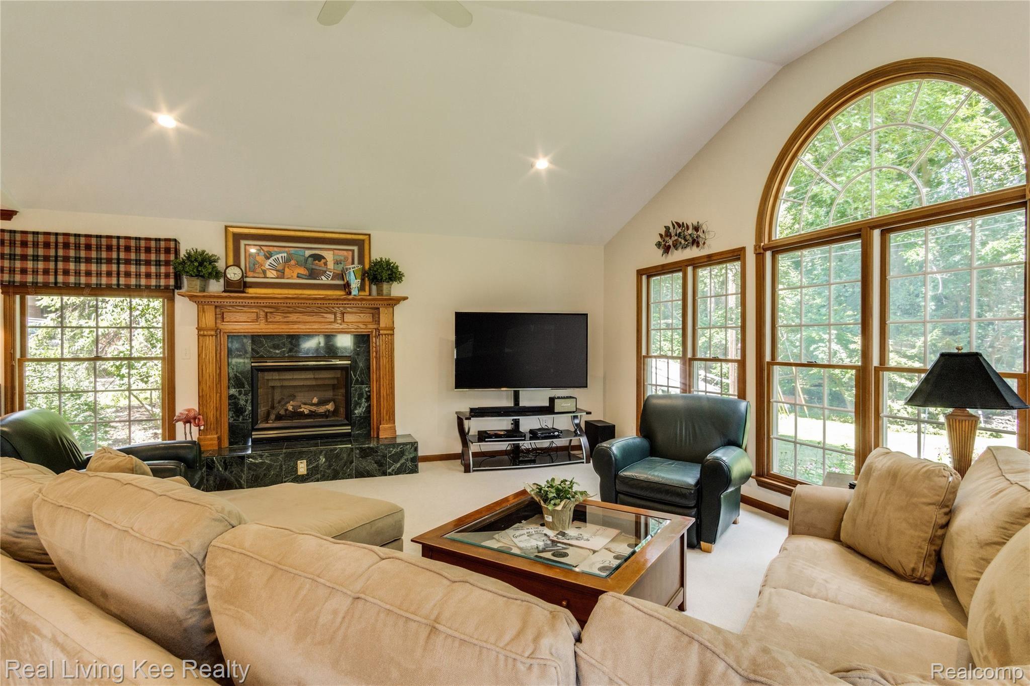 354 Texas Avenue Rochester, MI 48309 - Photo 35 of 62 Interiors (19 of 37).jpg