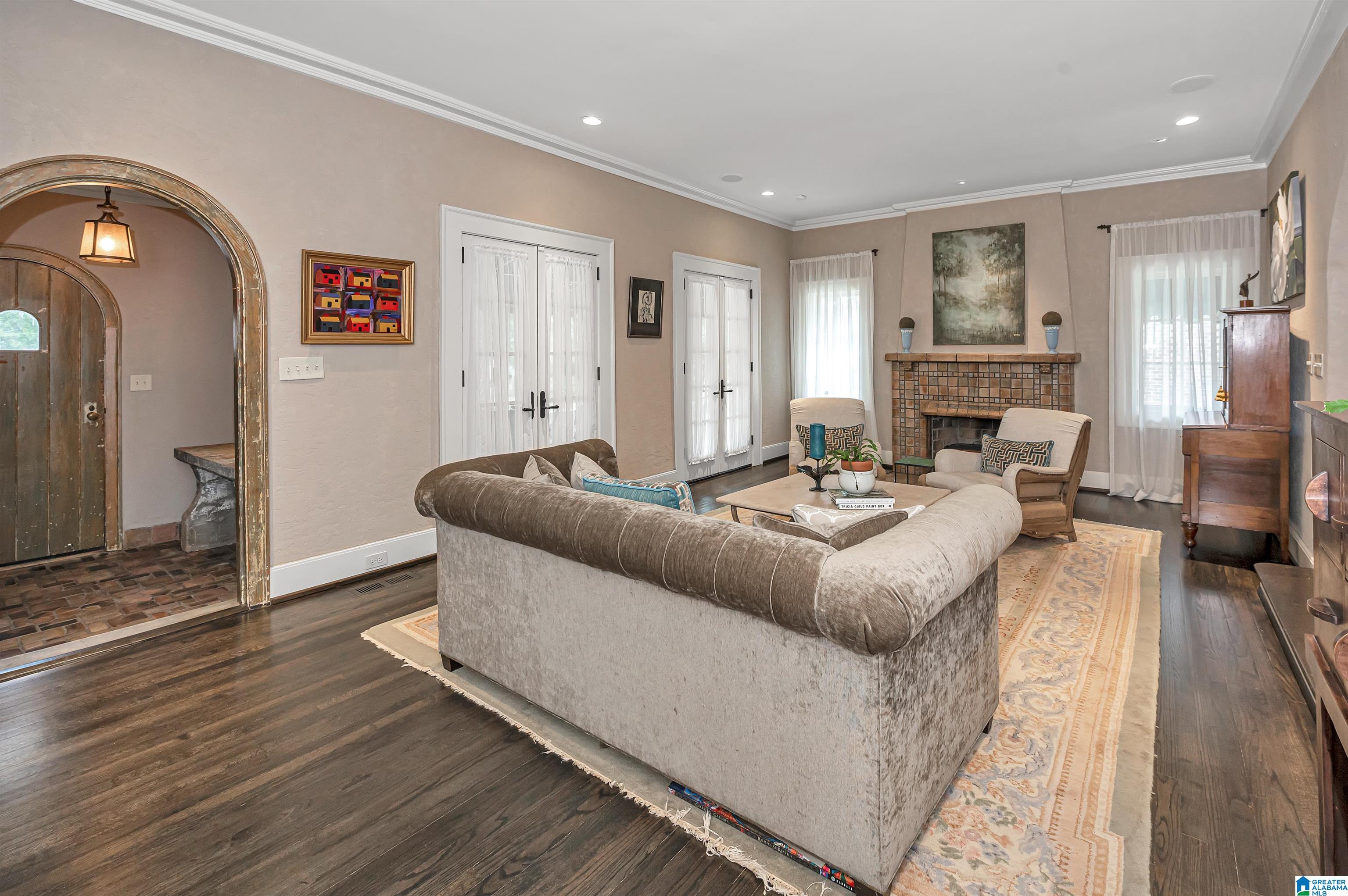 308 La Playa Place Birmingham, AL 35209 - Photo 3 of 32