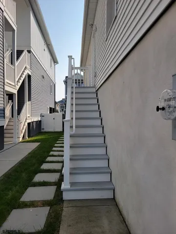 a view of entryway with a front door