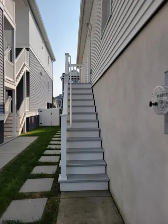 a view of entryway with a front door