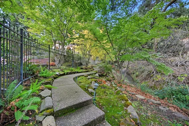 a view of an outdoor space