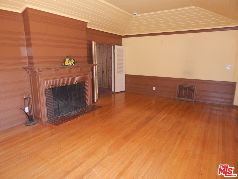 459 West Tichenor Street Compton, CA 90220 - Photo 2 of 9 Gallery Image 2